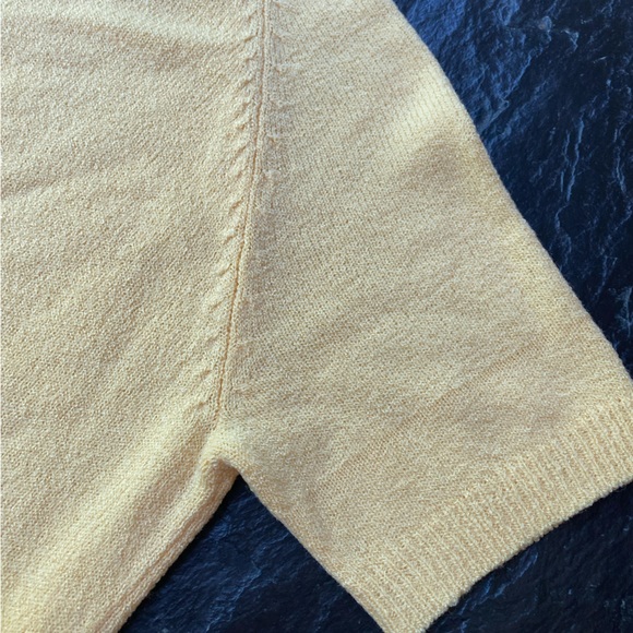 White Stag short sleeve yellow sweater - Picture 7 of 10